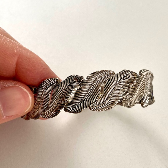 Silver leaf stretch bracelet - Picture 2 of 5